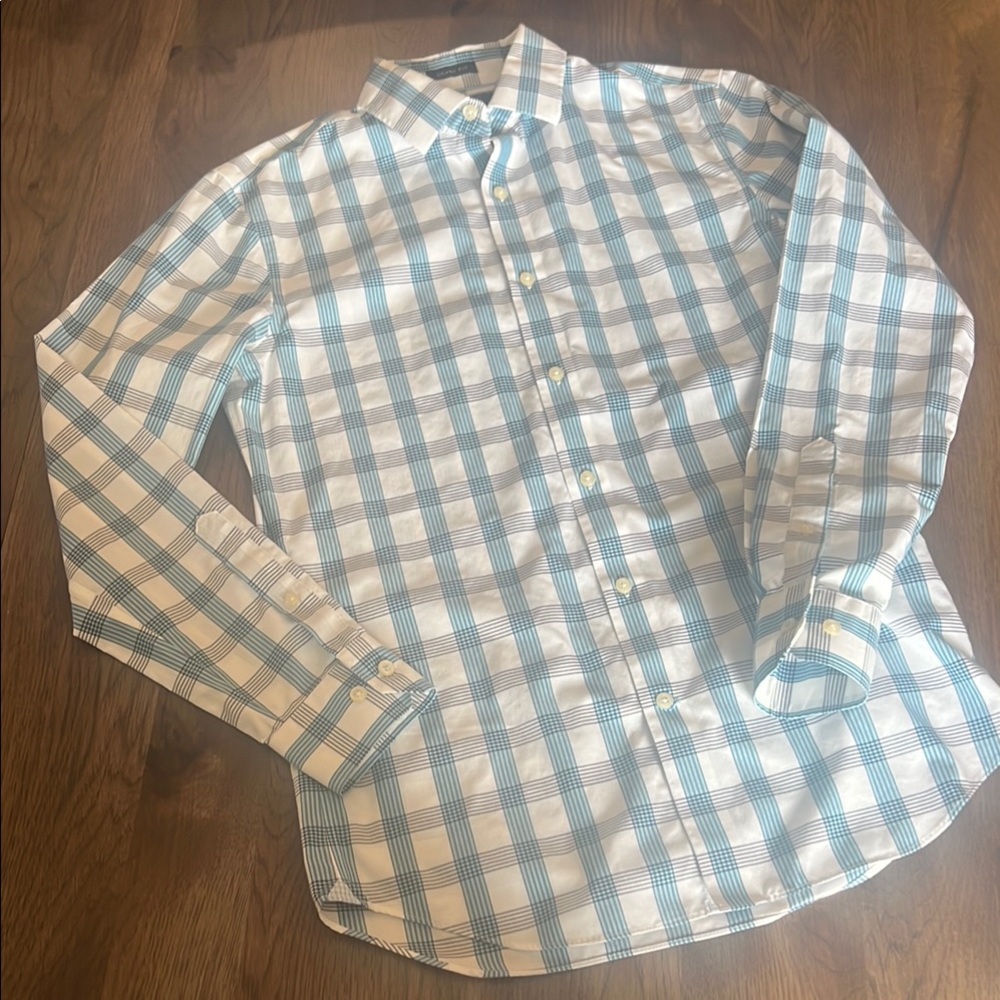 Banana Republic Men's Blue and White Checkered Grant Fit Non-Iron Shirt Small
